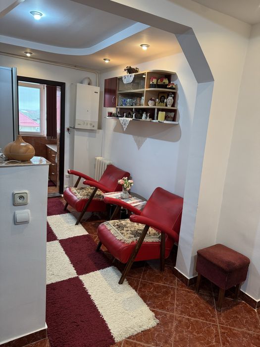Vand apartament cu 2 camere