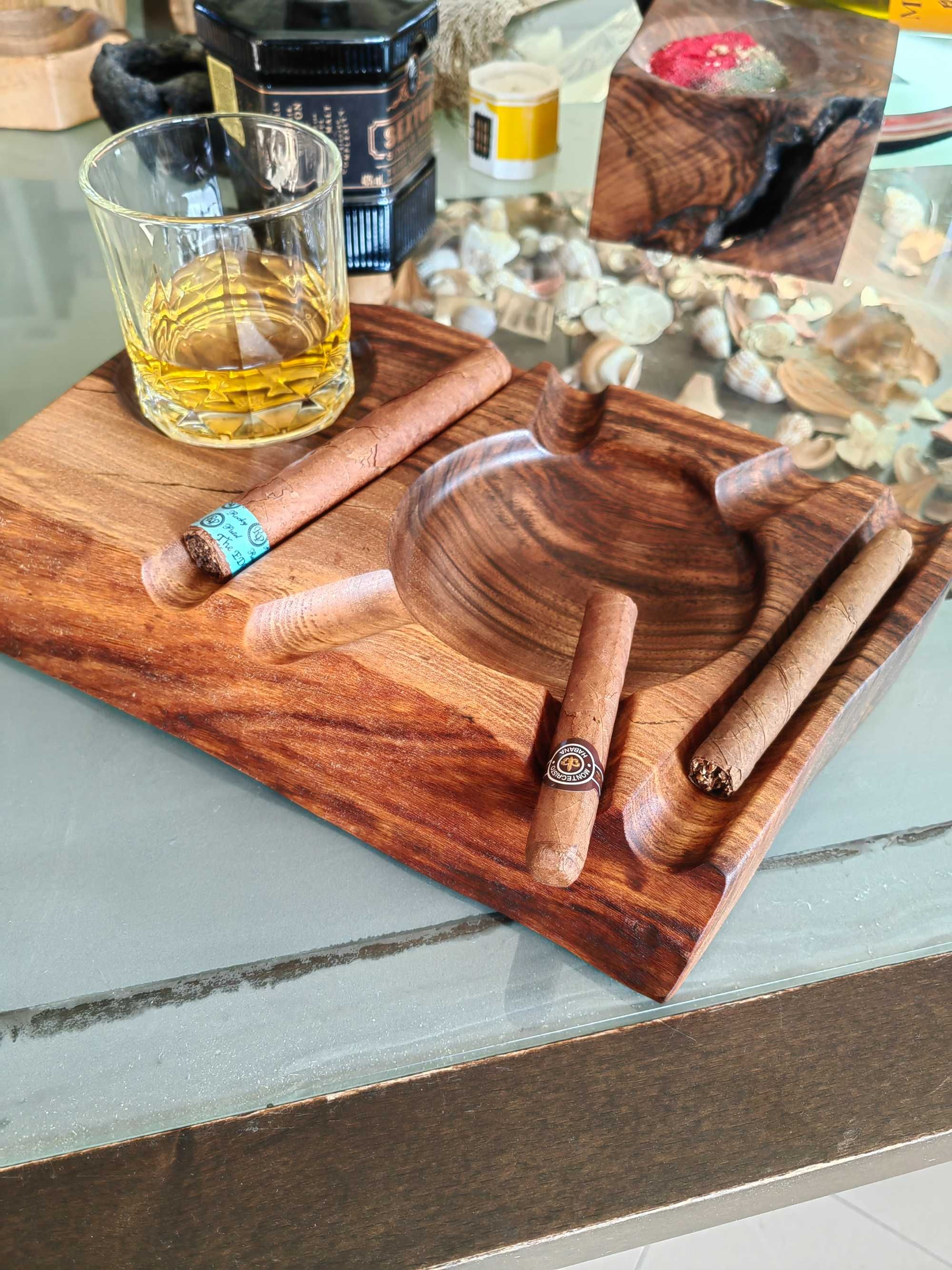 Арт пепелник за пури с място за чаша