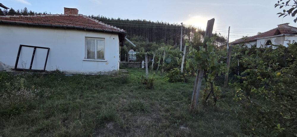 Къща в Невестино с голям двор
