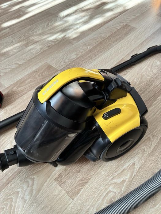 Продавам прахосмукачка Samsung