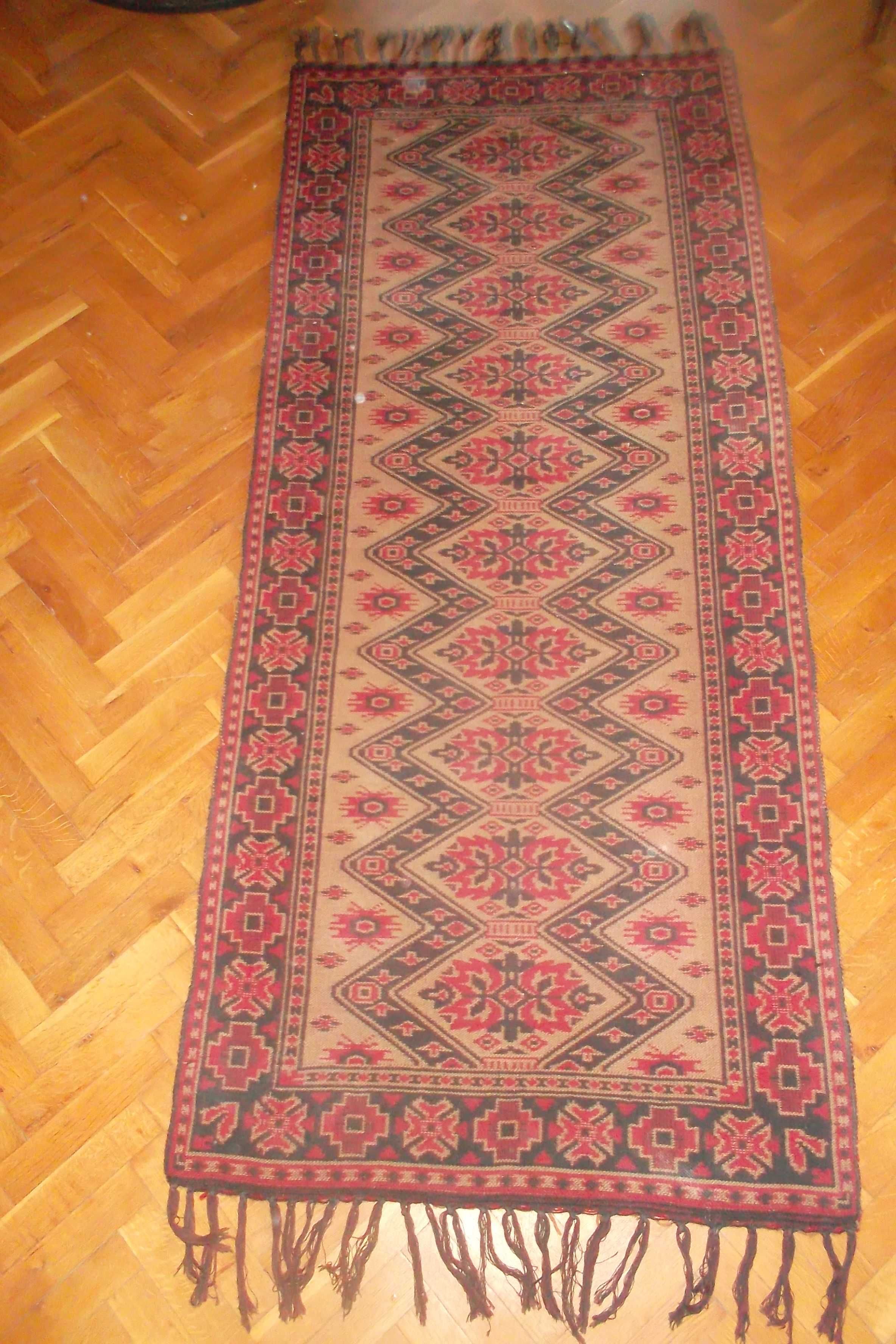 Чипровски килим 2.35х2.25м и черги