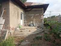 Vând casă batrâneasca