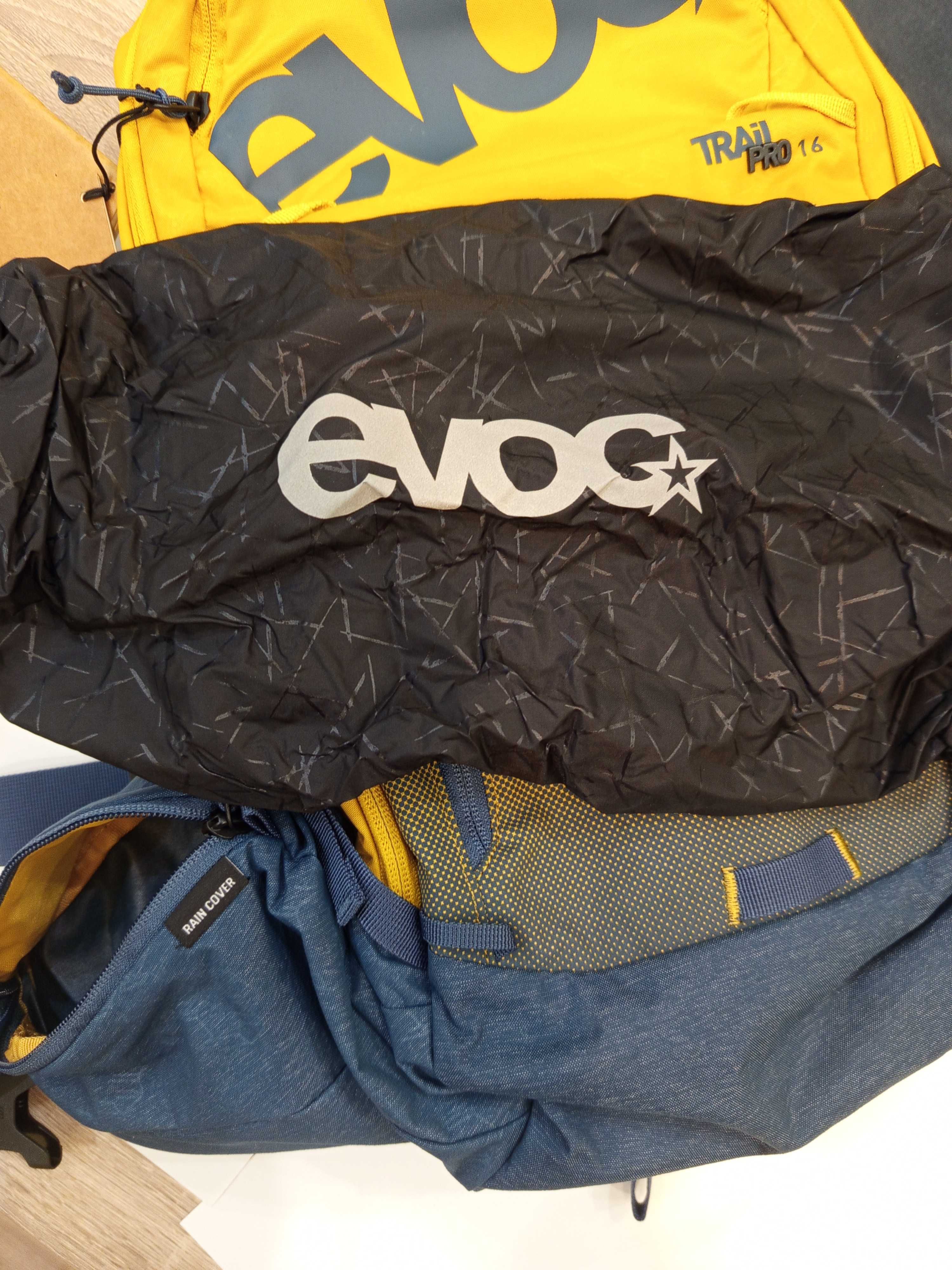 Раница EVOC Protective Trail Pro 16 S/M Жълто/Зелено