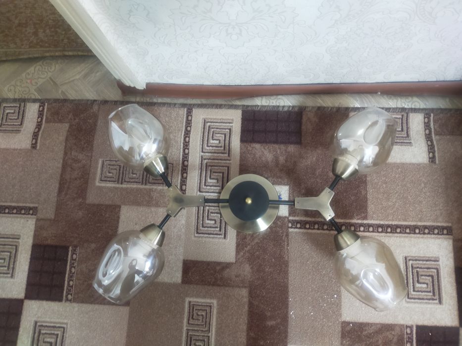 Продам люстру б/у в отличном состоянии