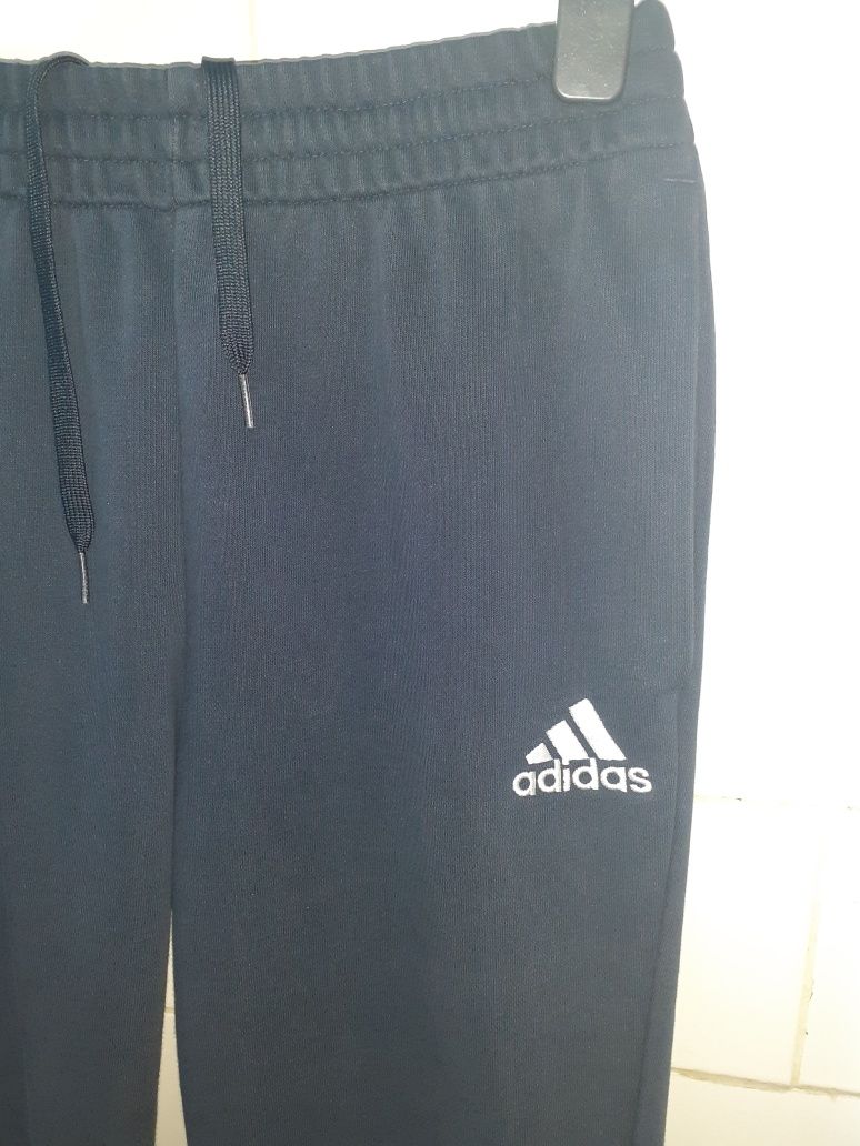 Pantaloni trenig marca adidas mărime L culoare albastru închis