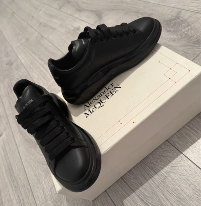 Pantofi sport Alexander McQueen originali, mărimea 38 – stare ca nouă