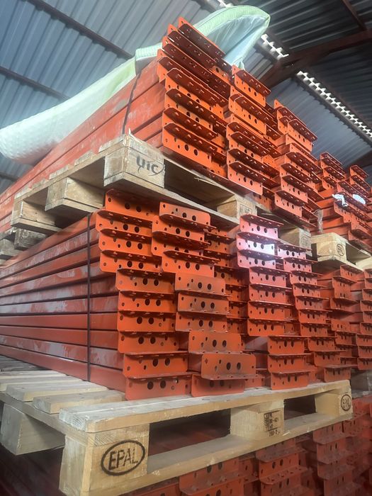 Vindem rafturi metalice profesinale