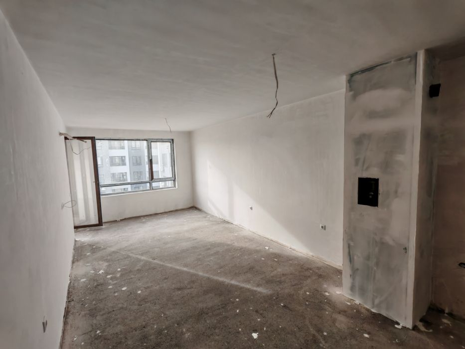 Двустаен апартамент. Паркомясто. Баня - до ключ. Стаи - на тапа.