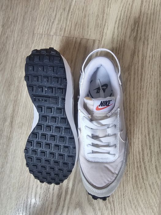 Nike wins waffle debut N'36 - 22.5см