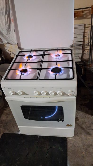 Срочно продаётся газ плита идеальном состоянии Гефест