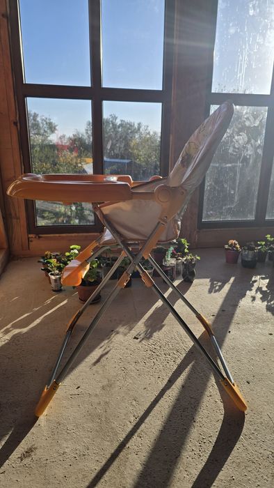 Бебешки стол за хранене