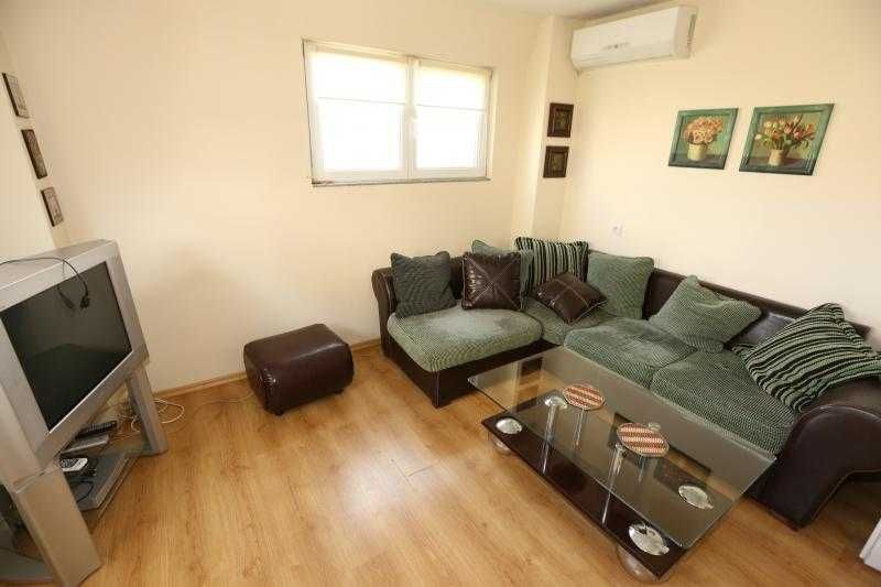 Топъл, светъл и просторен! Двустаен апартамент под наем в Центъра!