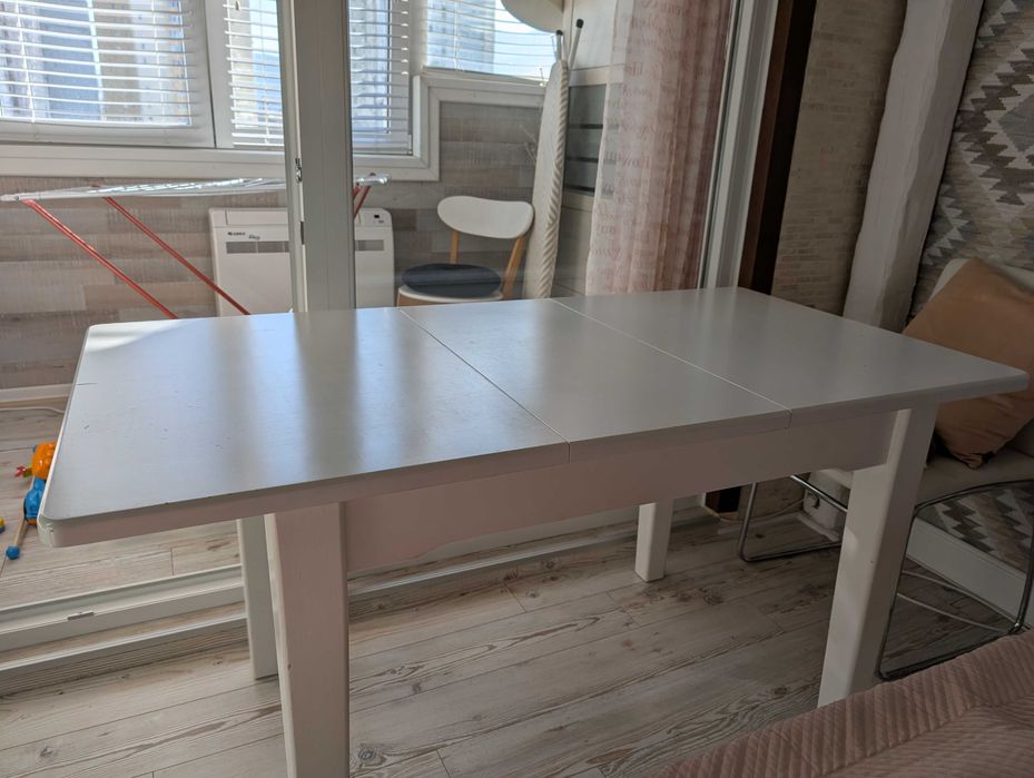 бяла кухненска разтегателна маса