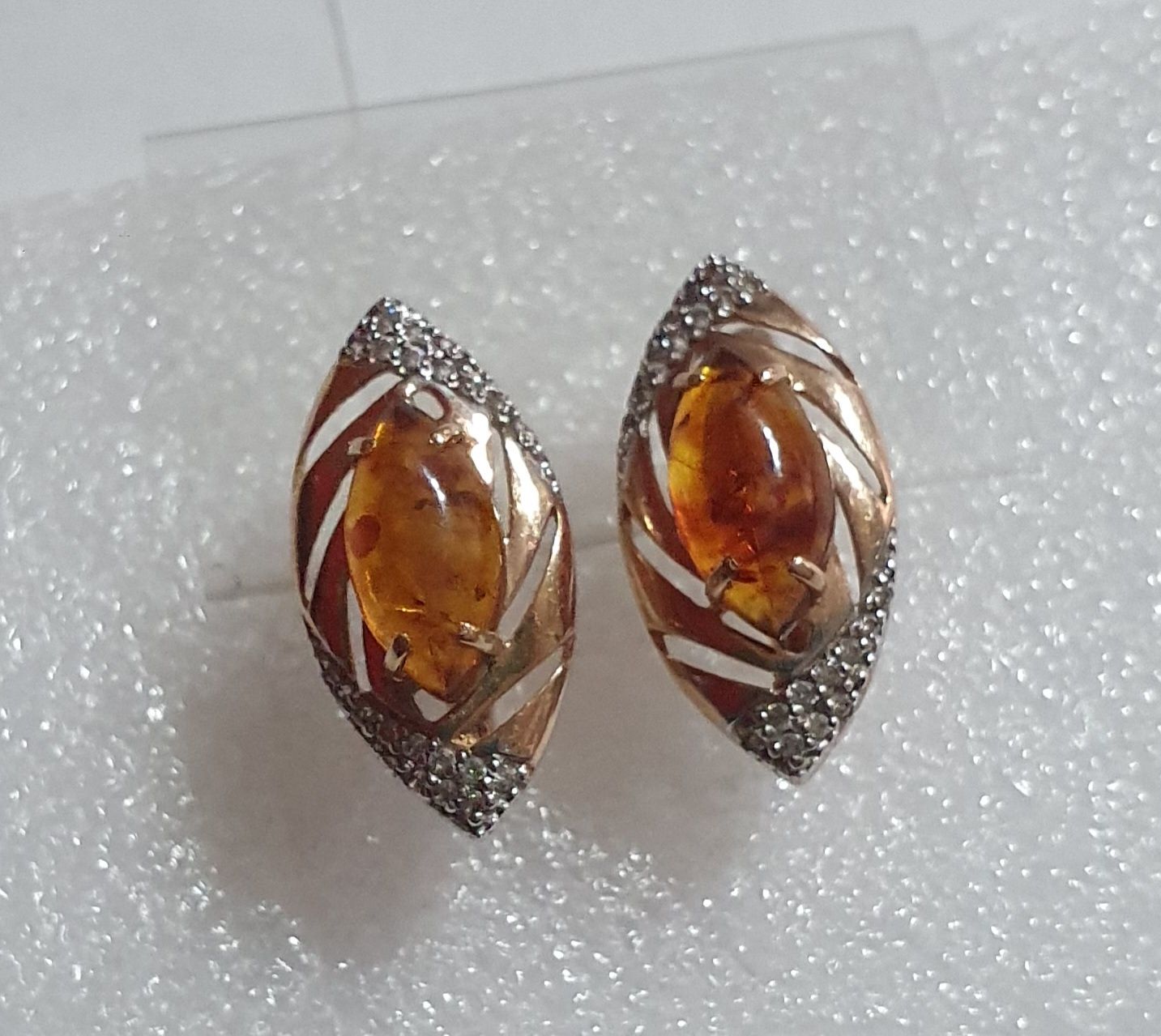 Сережки    золотые.