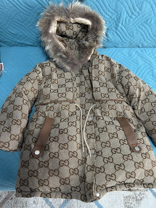 Продам парку для девочки  за 15 тыс тенге