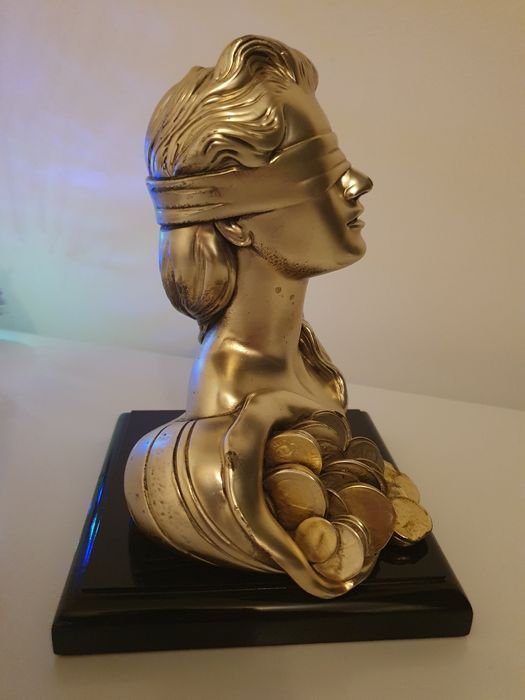 Statueta Justitiara / Cornul Abundentei