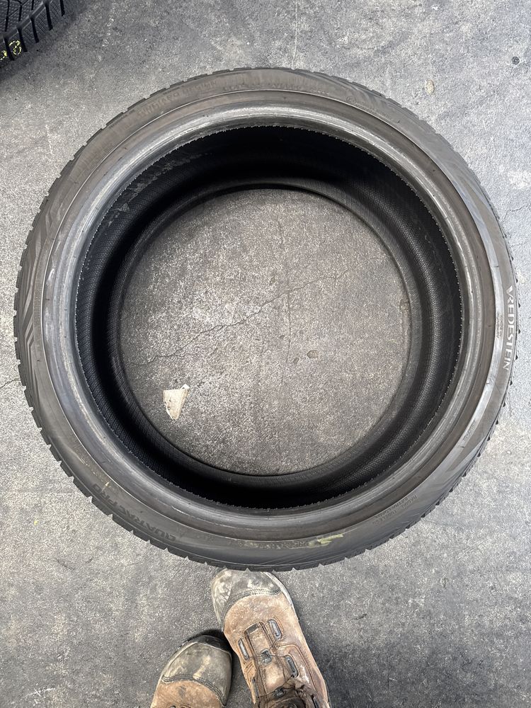 235/35/19 Vredestein M+S