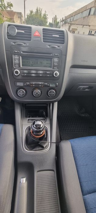 Vând Volkswagen Golf V