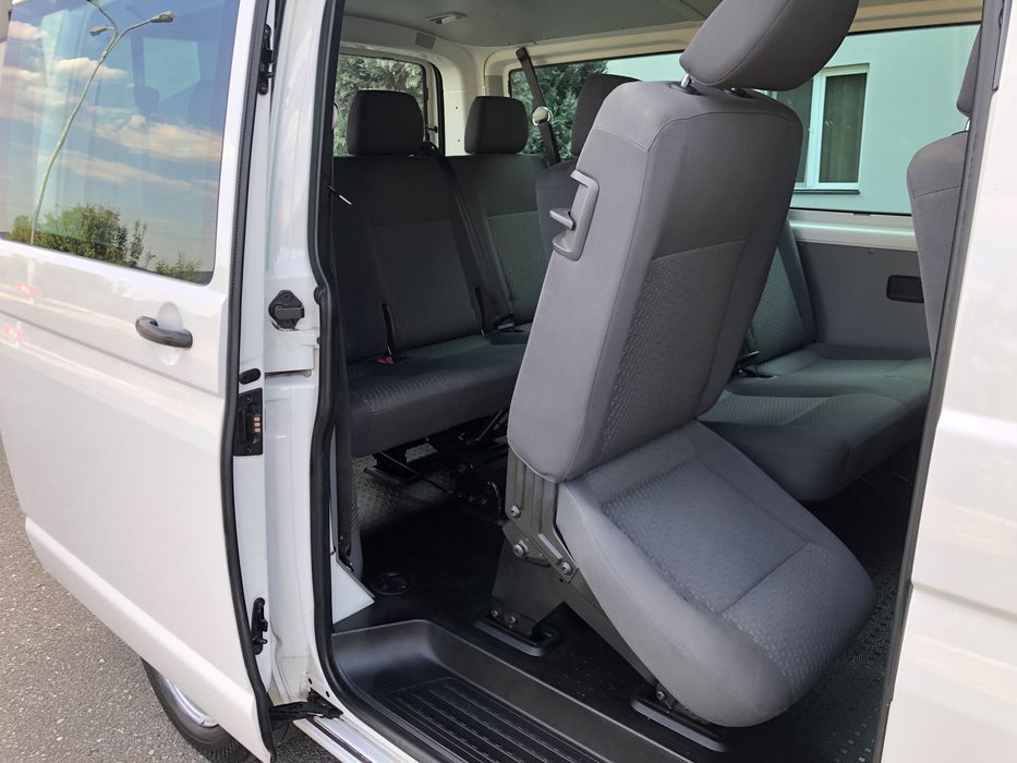 VW Transporter T5 9locuri an 2012 motor 2.0tdi 102cp clima navigatie