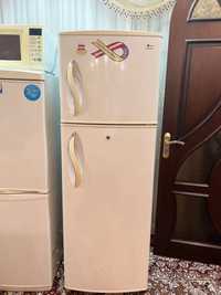 Продам Холодильник LG