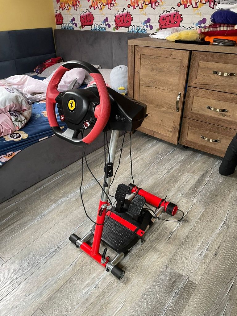 Volan ferrari xbox one + suport
700 lei