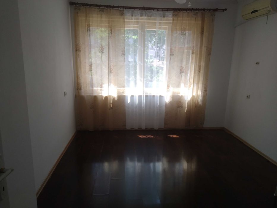 Дава се под наем Многостаен апартамент в Пловдив, Център - 120 кв.м за 400 € - Снимка #1