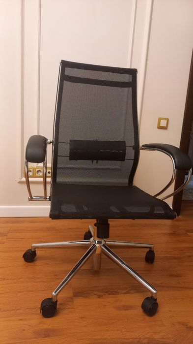 Кресло рабочей для офиса или  для дома