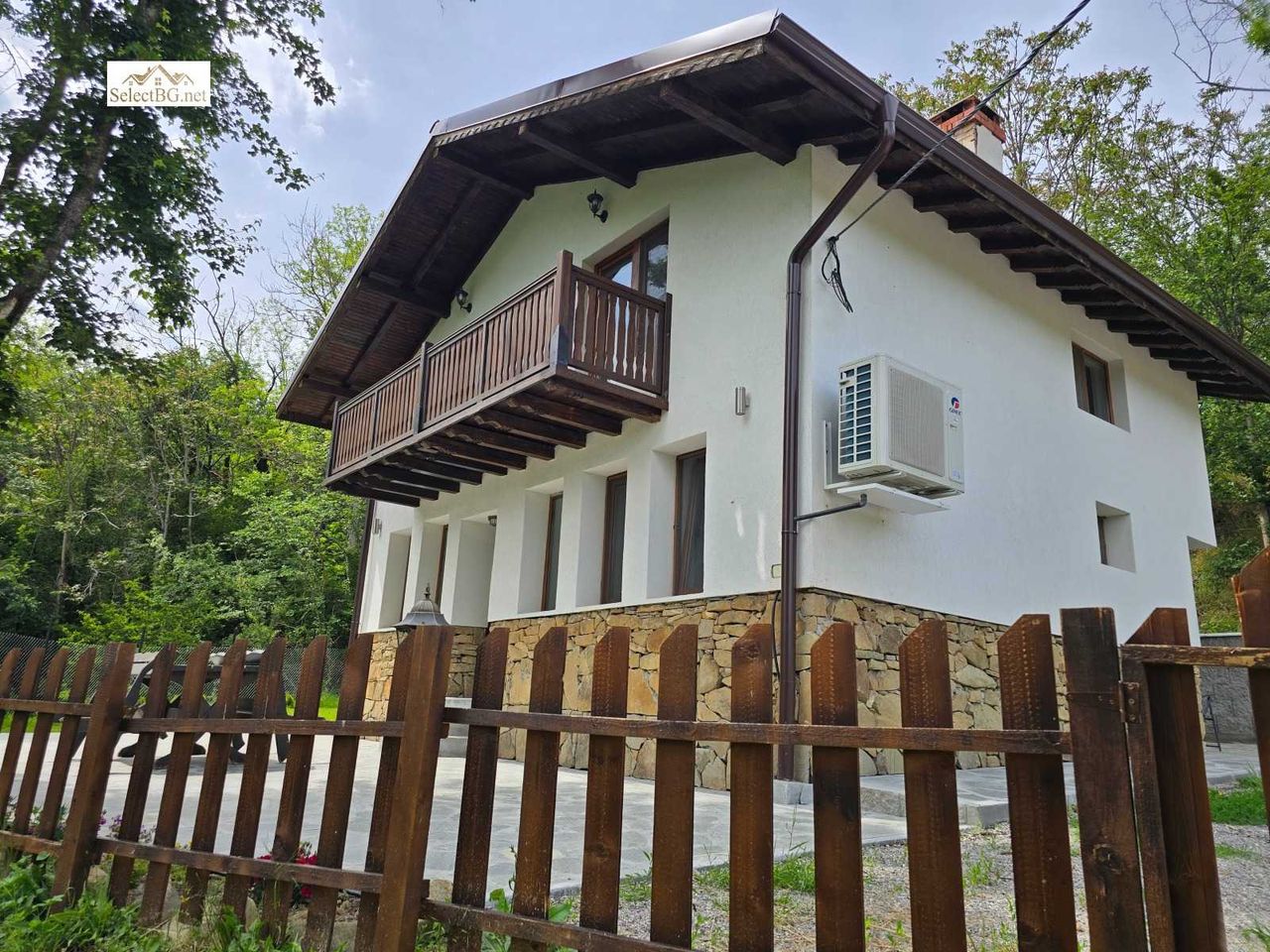 Продава се Къща в с. Радковци, Област Велико Търново - 110 кв.м за 1818 €/кв.м - Снимка #1