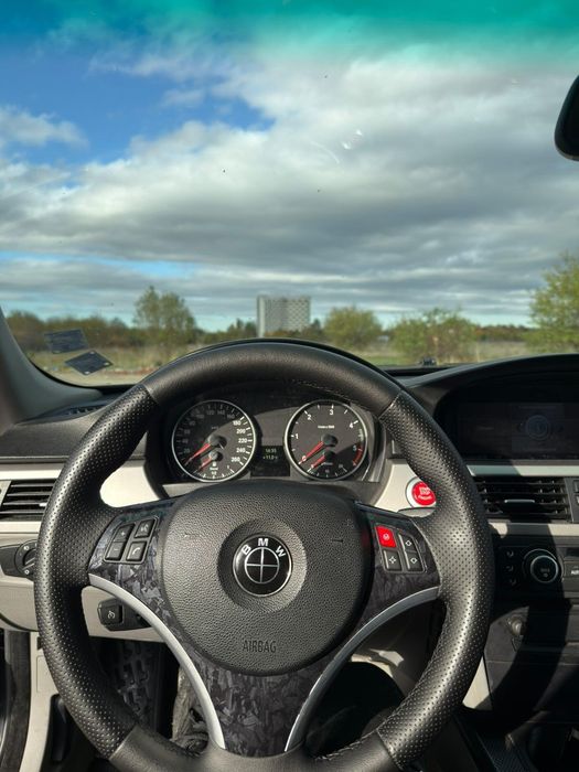 Продавам BMW e91 320d