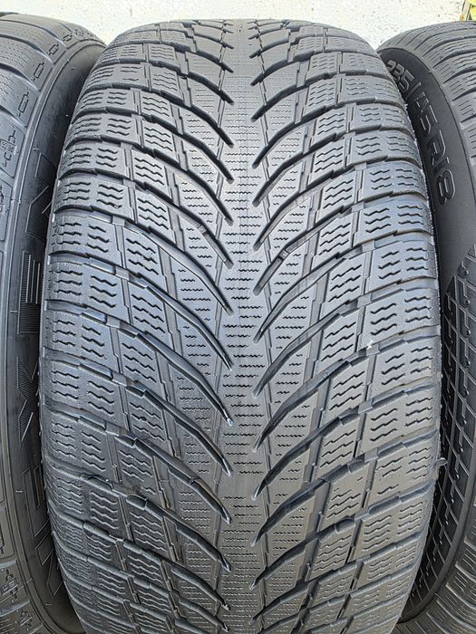 Vând patru anvelope de iarna 235 45 18  nexen/  nokian