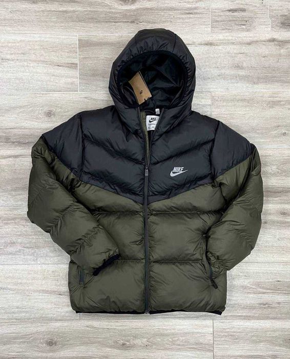 мъжко спортно яке Nike  При покупка на 2 бр отсъпка от цената