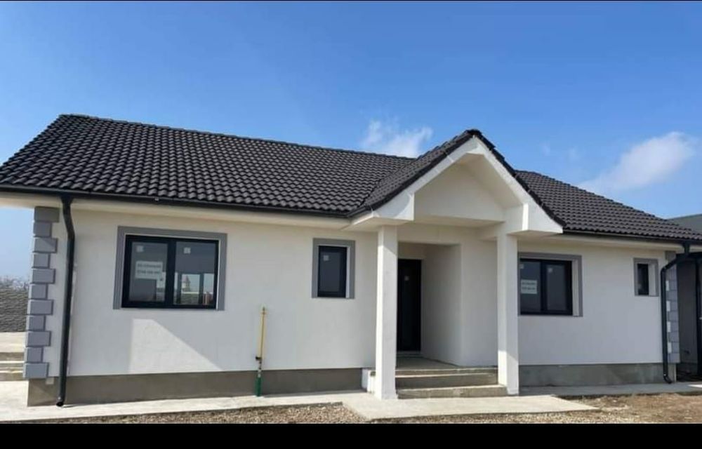 Casă modulară pe structură metalică, cu pereți din panouri sandwich, p