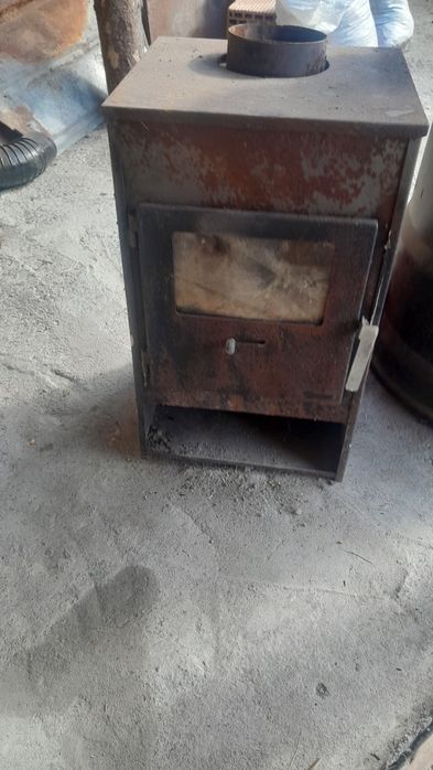 Vind un semineu pe lemne