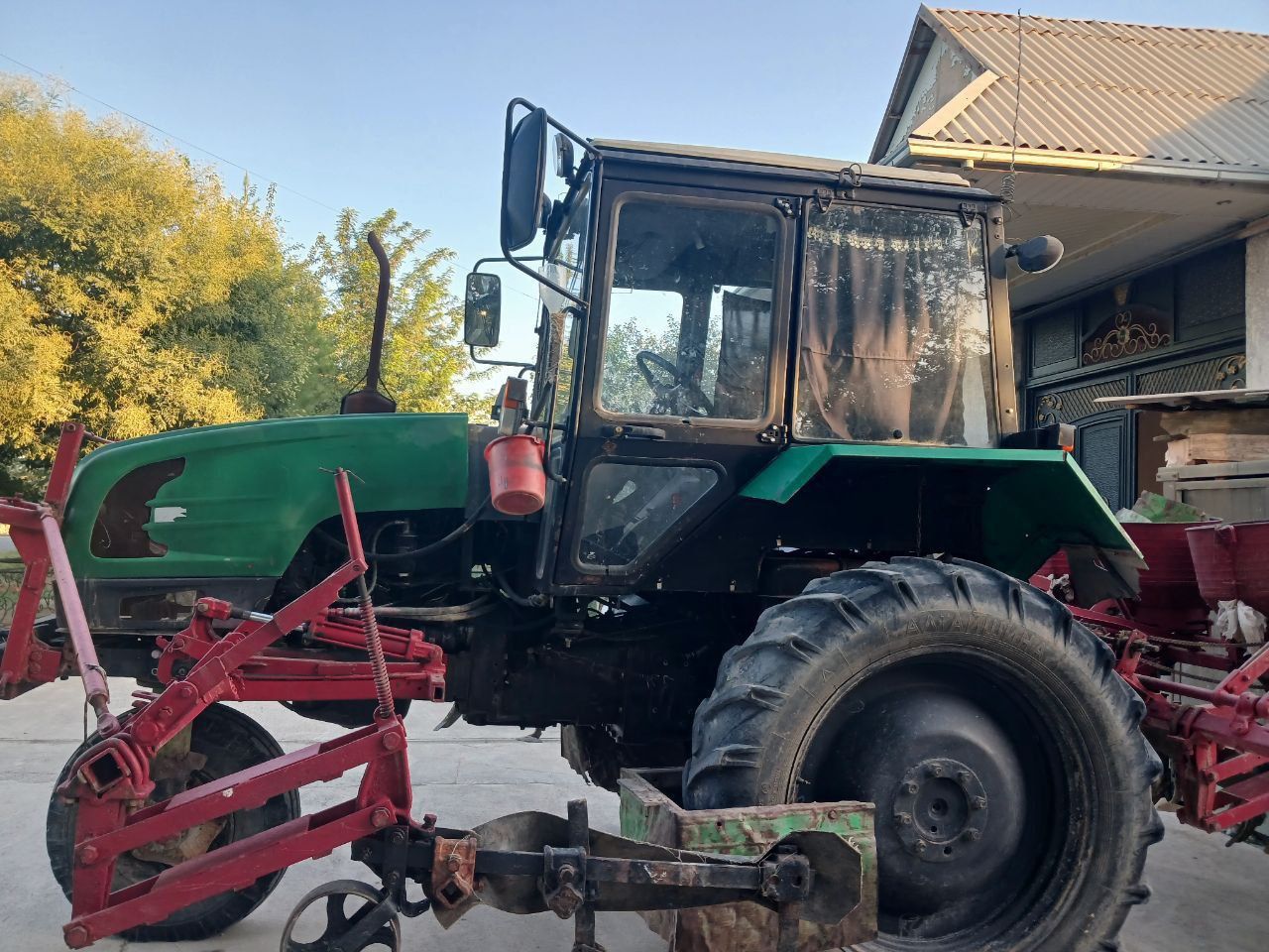TRAKTOR ТТZ-811 holati yaxshi