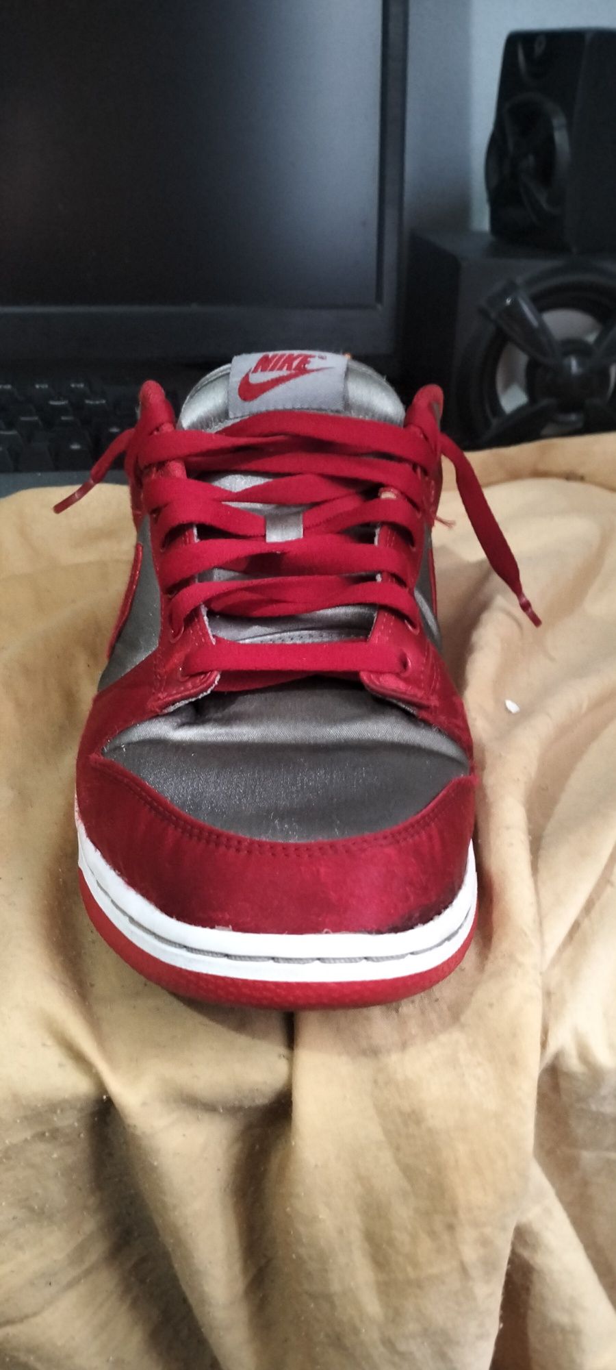 Nike dunk low ess Red