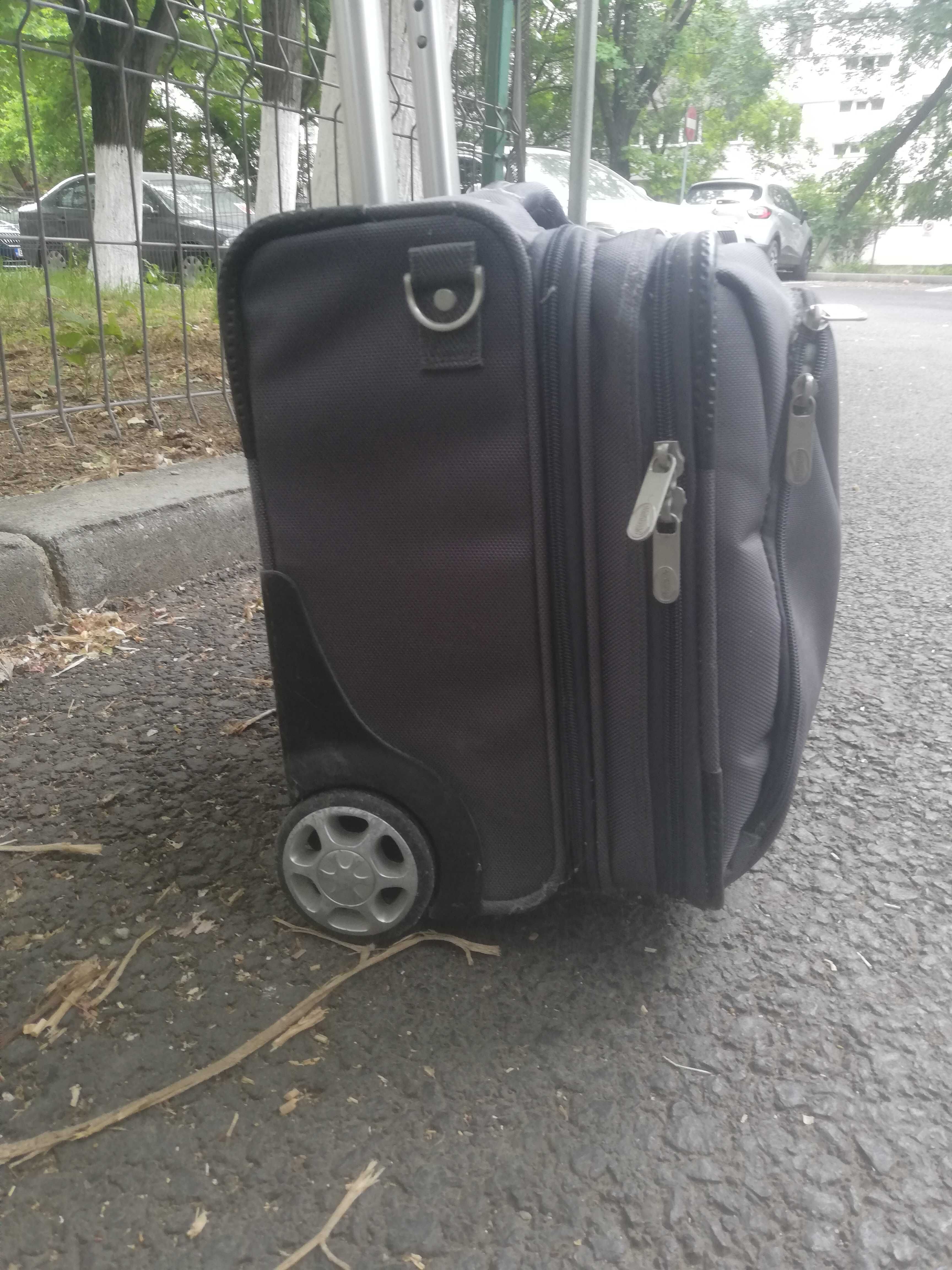 Troller American Tourister pentru bagaj si laptop