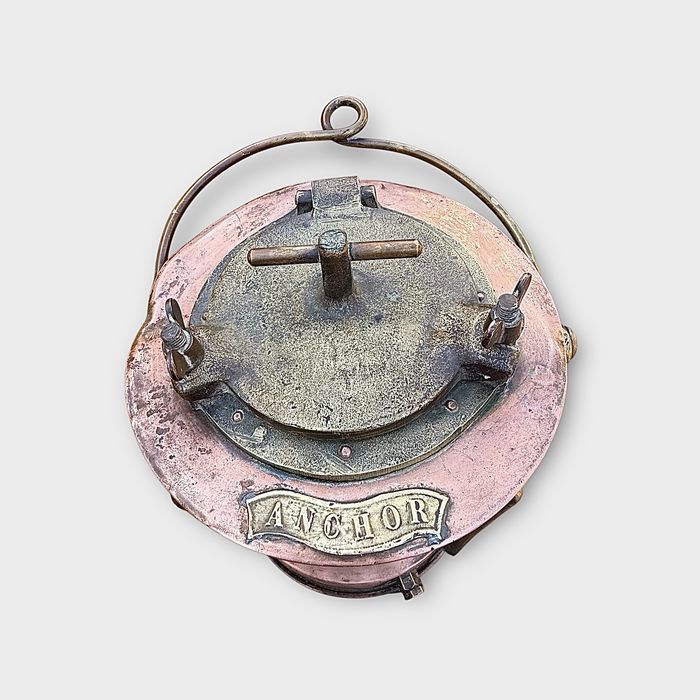 Lampa iluminat si avertizare maritima design inedit