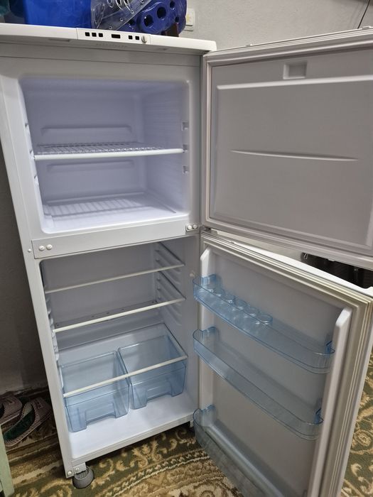 Продам холодильник Бирюса б/у  50000т