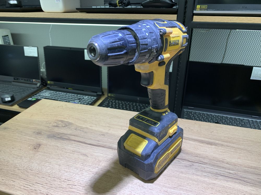 Набор Электроинструментов аккумуляторных DeWalt 4в1, с кейсом,10715/А1