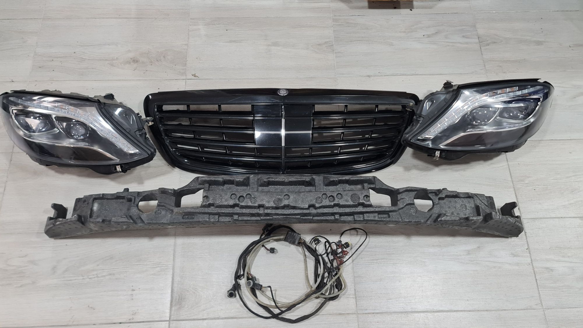 Far faruri led ILS grila masca radiator bara fata Mercedes S w222 pdc