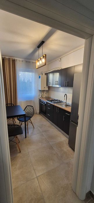 Inchiriez Apartament 2 cam + Curte 160mp ( centrala, parcare )