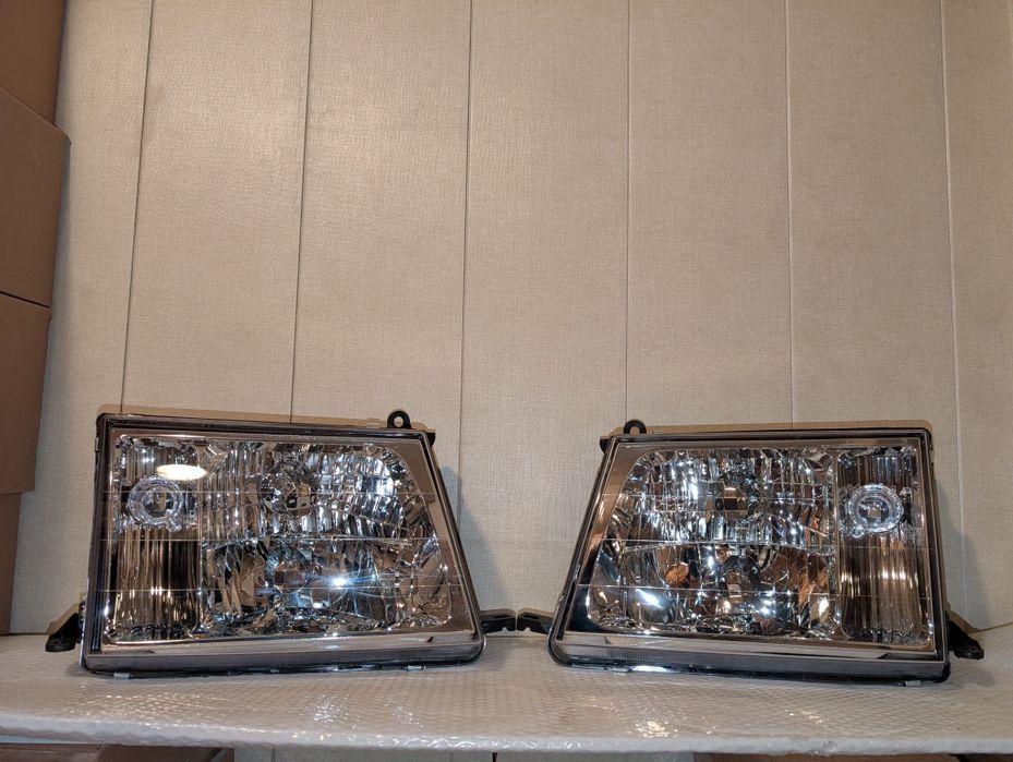 Фары на Toyota Land Cruiser 100 с 1998 по 2005