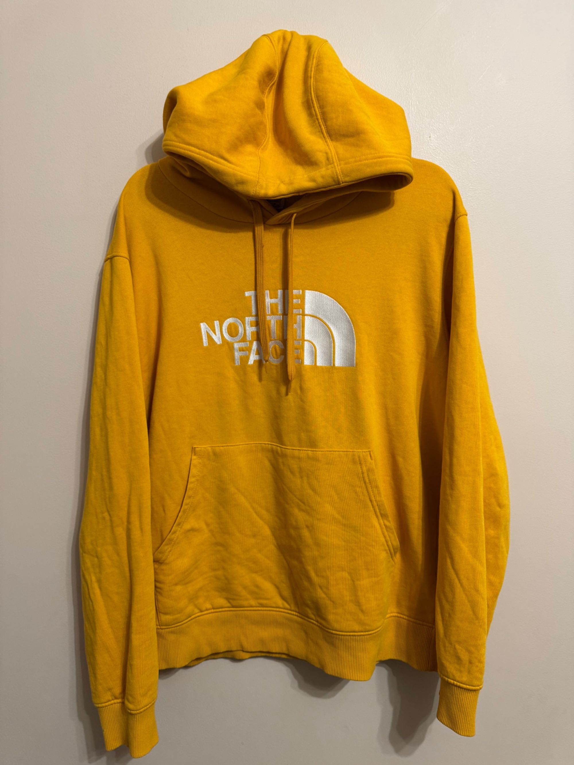 2 броя The North Face Hoodie.
