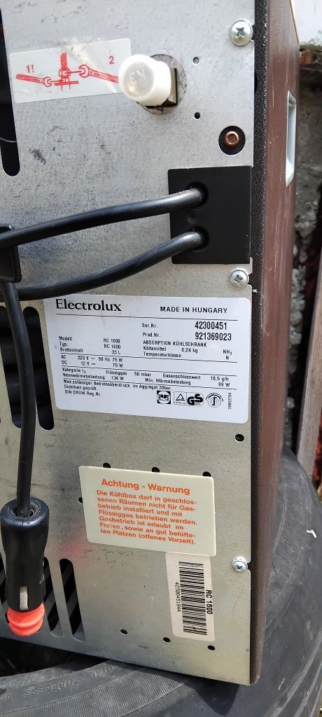 Газов Хладилник  Elektrolux работещ на 12 волта и 220 волта.