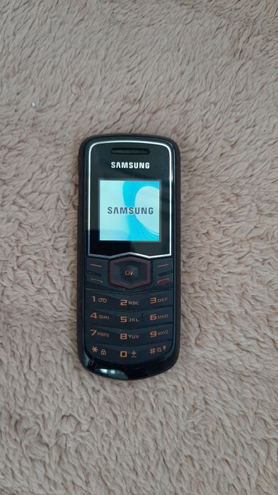 Телефон Samsung GT-E1081T