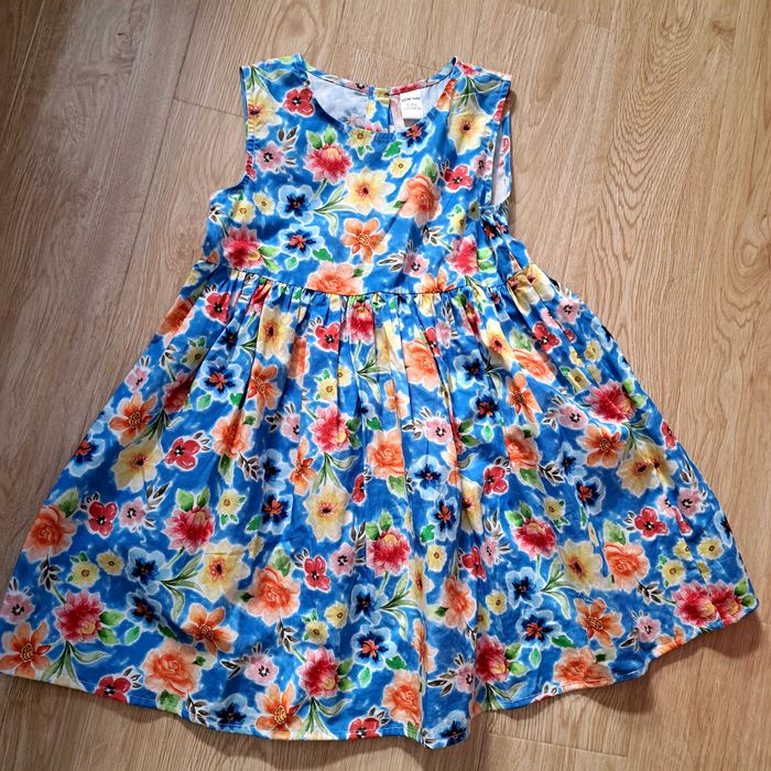 Hainute si incaltaminte fete de calitate noi sau  purtate maxim o data