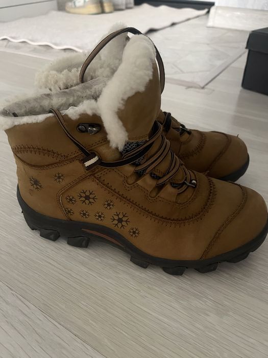 Кроссовки зимние женские