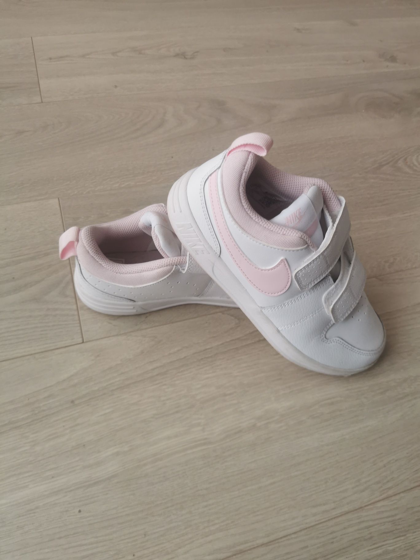 Pantofi sport Nike, mărimea 34