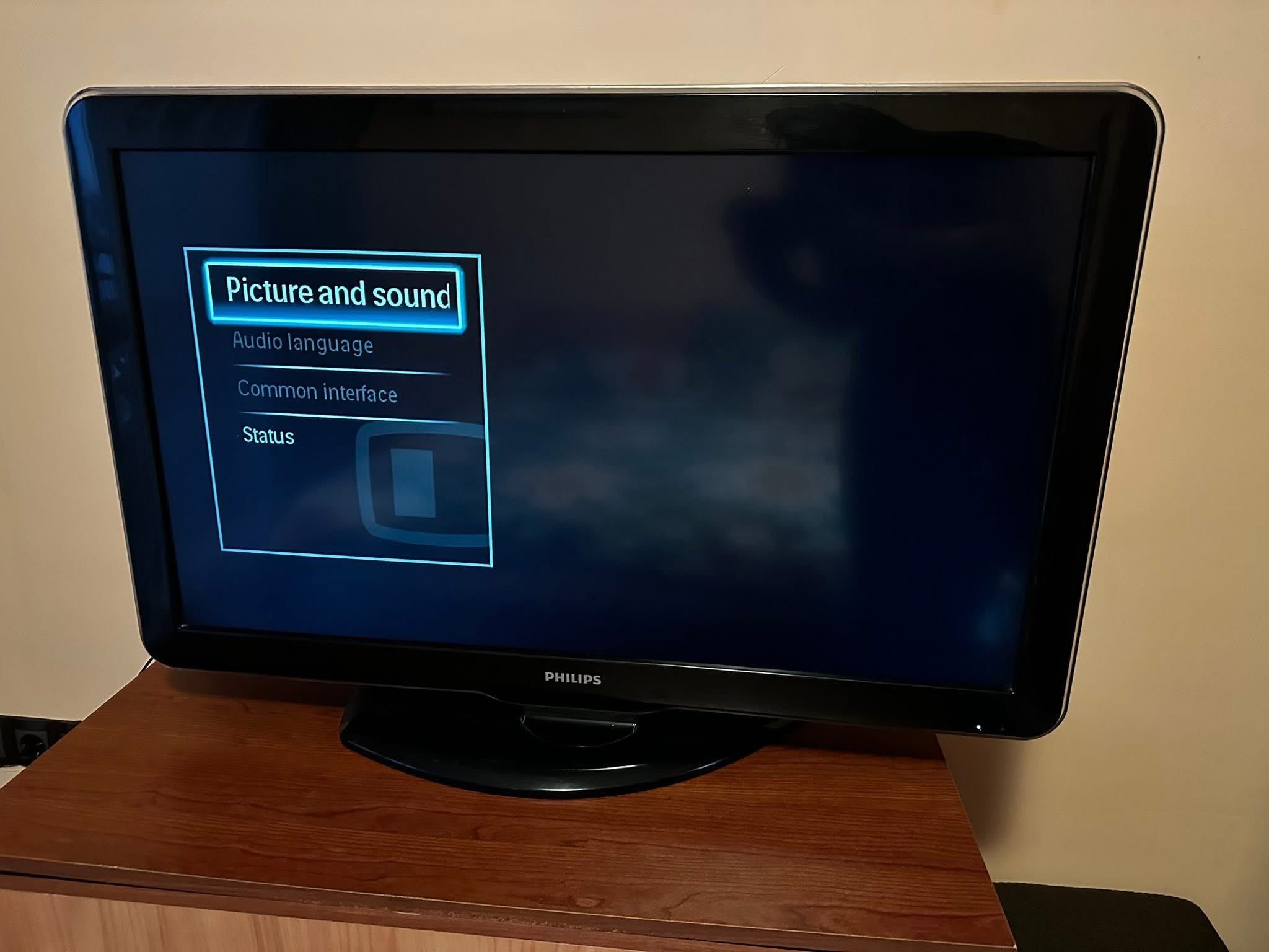 LCD Телевизор Philips 37PFL5604H/12 – 37 инча Full HD 200лв.