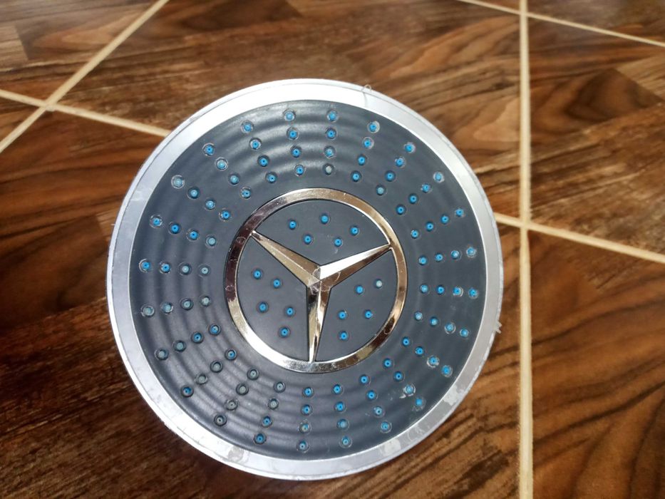 Пластиковый круг с символом Мерседес.Цена 15 тыс